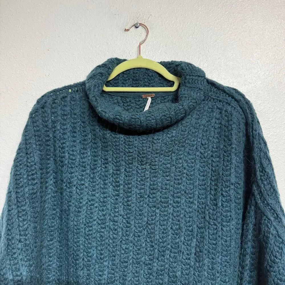 Free People Green Chunky Knit Turtleneck Oversized Sweater Sz XS
